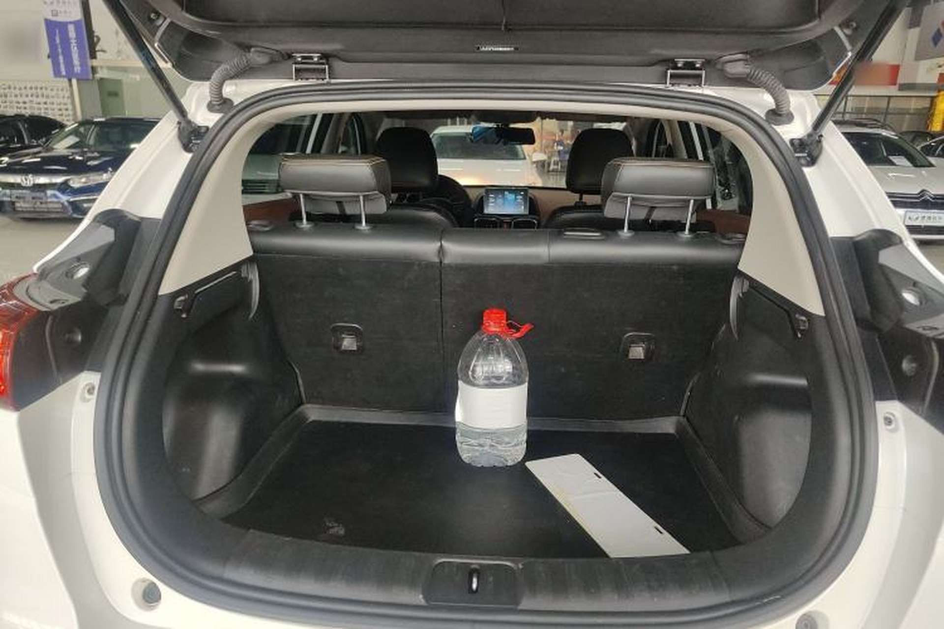 Used Dongfeng Aeolus AX4 2017 1.6L Manual ChaoShang Model Trunk