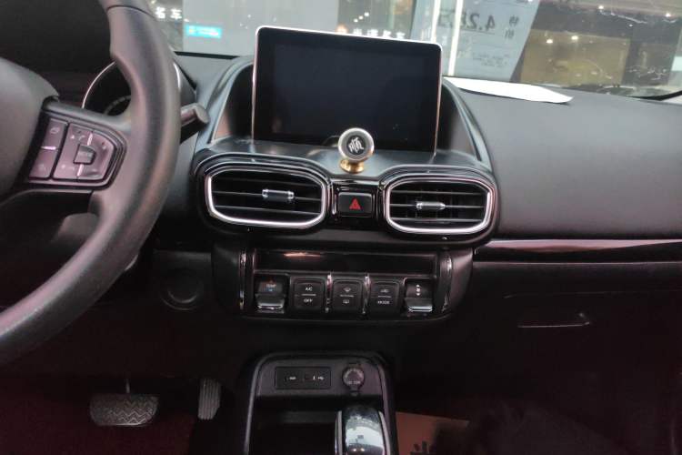 Used Dongfeng Aeolus AX4 2017 1.6L DCT Trendy Style Audio And AC Panel