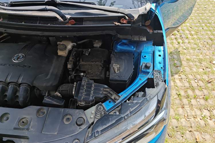 Used Dongfeng Aeolus AX4 2017 1.6L DCT Trendy Style Engine Bay Left