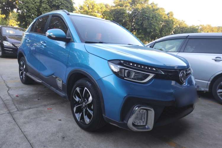 Used Dongfeng Aeolus AX4 2017 1.6L DCT Trendy Style Front Right 45 Deg
