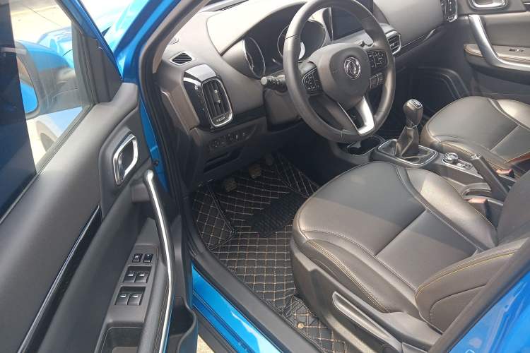 Used Dongfeng Aeolus AX4 2017 1.6L Manual ChaoShang Model Interior 2