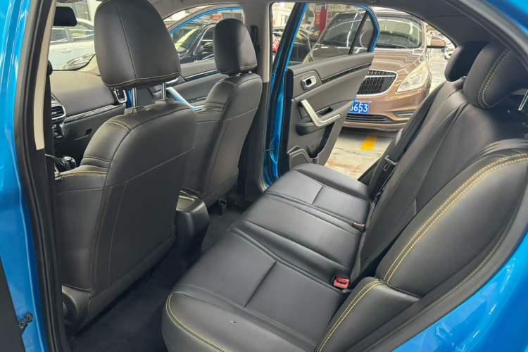 Used Dongfeng Aeolus AX4 2017 1.6L DCT Trendy Style Interior 3