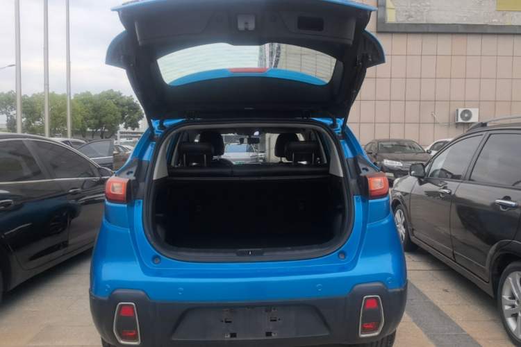 Used Dongfeng Aeolus AX4 2017 1.6L DCT Trendy Style Trunk