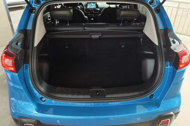 Used Dongfeng Aeolus AX4 2017 1.6L Manual ChaoShang Model Trunk