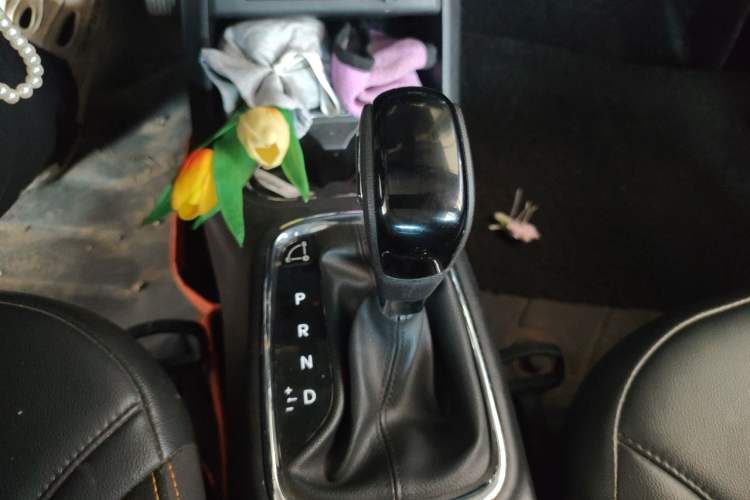 Used Dongfeng Aeolus AX4 2017 1.4T DCT Trendy & Stylish Model Gear Lever