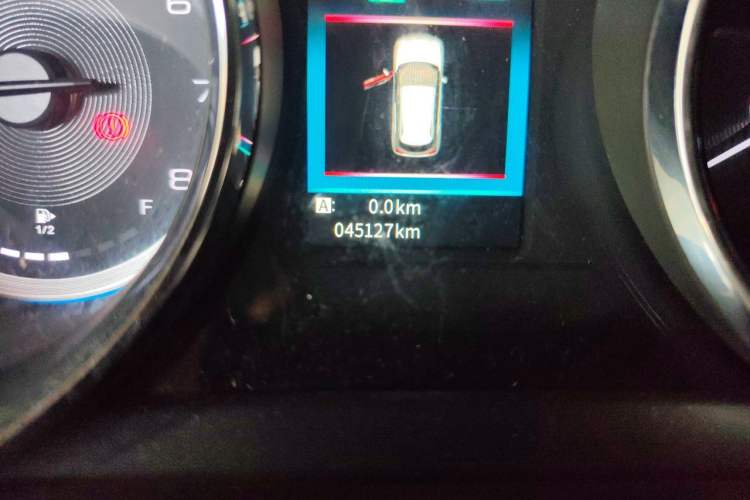 Used Dongfeng Aeolus AX4 2017 1.4T DCT Trendy & Stylish Model Odometer Close Up