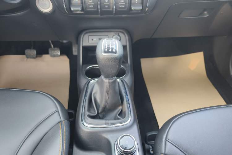Used Dongfeng Aeolus AX4 2017 1.6L Manual Chao Yue Model Gear Lever