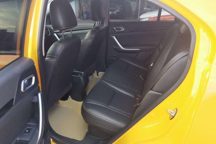 Used Dongfeng Aeolus AX4 2017 1.4T DCT Trendy & Stylish Model Interior 1