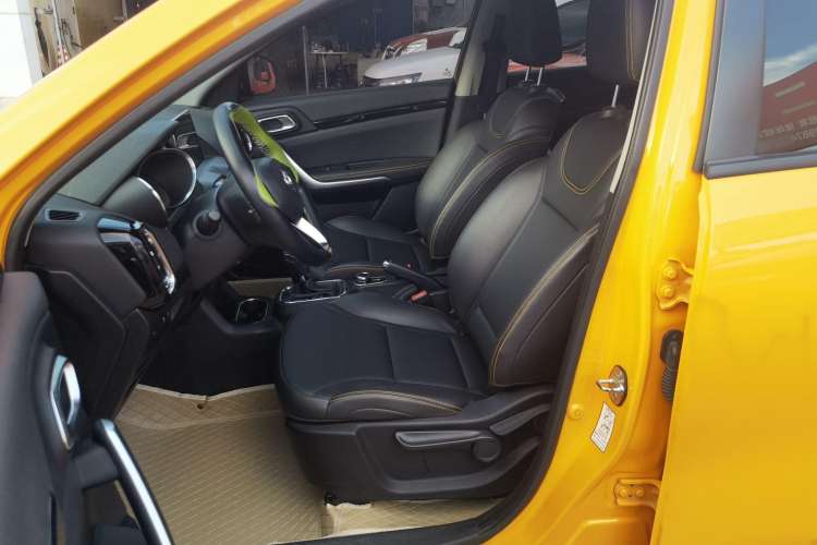 Used Dongfeng Aeolus AX4 2017 1.4T DCT Trendy & Stylish Model Interior 2