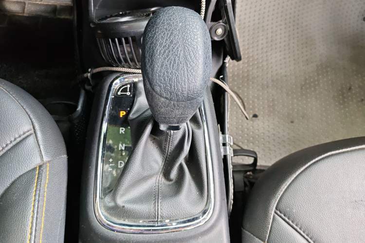 Used Dongfeng Aeolus AX4 2017 1.6L DCT Trendy Style Gear Lever