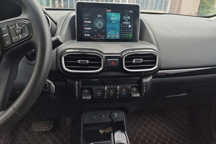 Used Dongfeng Aeolus AX4 2017 1.6L DCT Trendy Style Audio And AC Panel