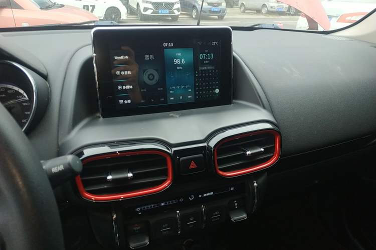 Used Dongfeng Aeolus AX4 2017 1.6L DCT Trendy Style Audio And AC Panel