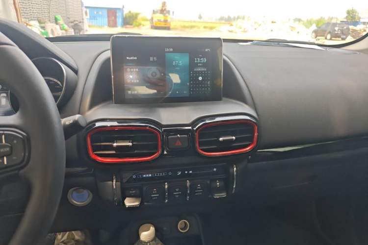 Used Dongfeng Aeolus AX4 2017 1.4T DCT Trendy Edition Audio And AC Panel