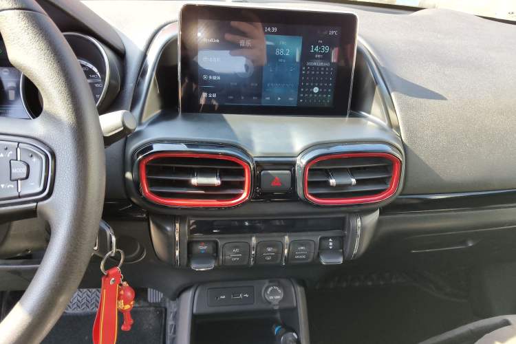 Used Dongfeng Aeolus AX4 2017 1.6L DCT Trendy Style Audio And AC Panel