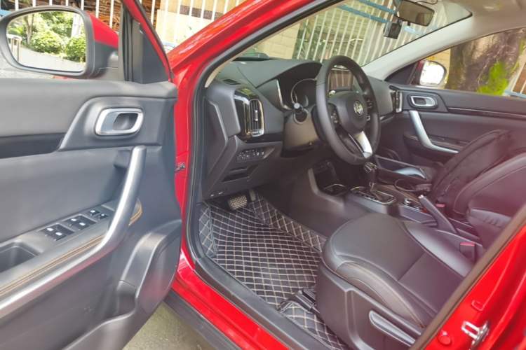 Used Dongfeng Aeolus AX4 2017 1.6L DCT Trendy Style Driver Seat