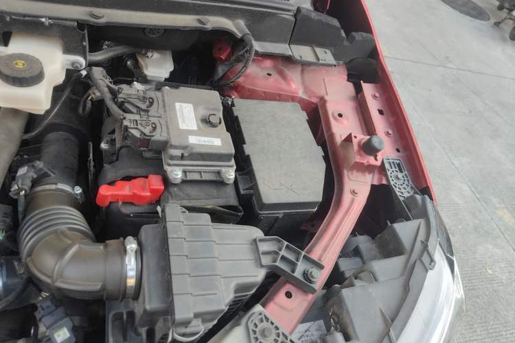 Used Dongfeng Aeolus AX4 2017 1.4T DCT Trendy Edition Engine Bay Left