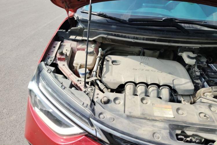Used Dongfeng Aeolus AX4 2017 1.6L DCT Trendy Style Engine Bay Right