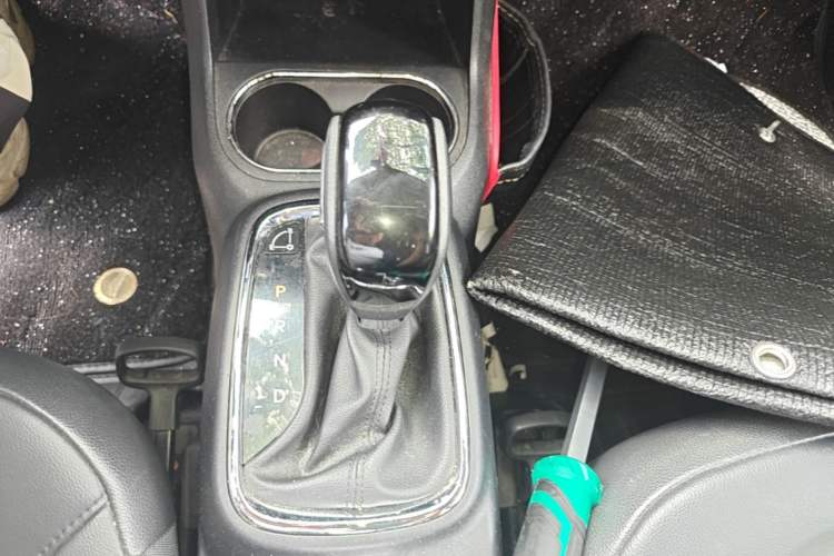 Used Dongfeng Aeolus AX4 2017 1.6L DCT Trendy Style Gear Lever
