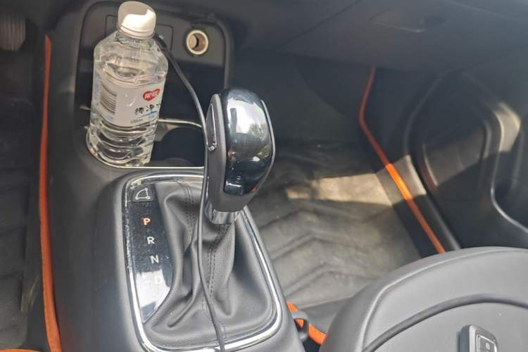 Used Dongfeng Aeolus AX4 2017 1.4T DCT Trendy Edition Gear Lever
