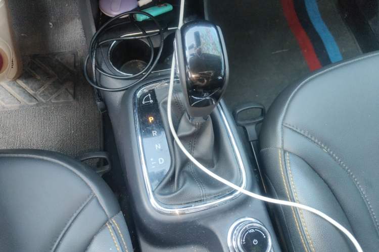 Used Dongfeng Aeolus AX4 2017 1.4T DCT Trendy Edition Gear Lever