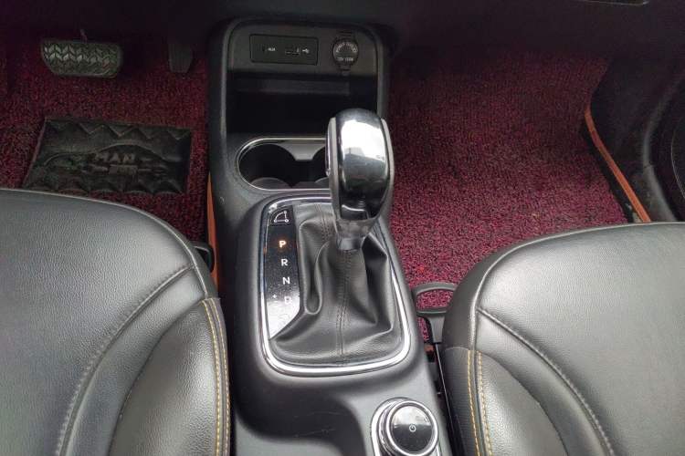 Used Dongfeng Aeolus AX4 2017 1.6L DCT Trendy Style Gear Lever