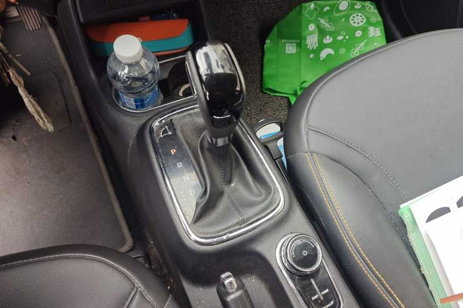 Used Dongfeng Aeolus AX4 2017 1.4T DCT Trendy & Stylish Model Gear Lever