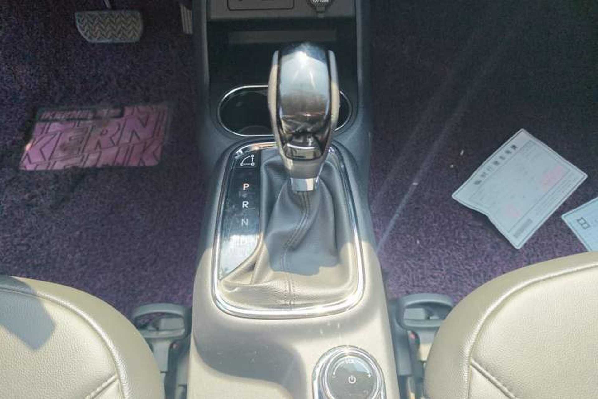 Used Dongfeng Aeolus AX4 2017 1.6L DCT Trendy Style Gear Lever