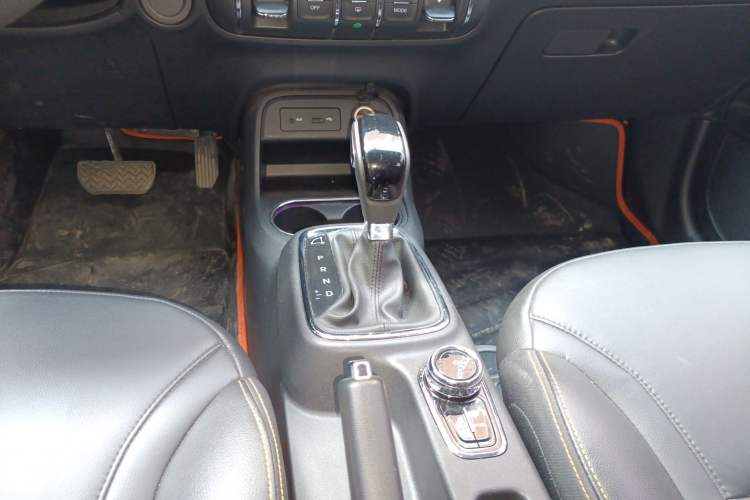 Used Dongfeng Aeolus AX4 2017 1.6L DCT Trendy Style Gear Lever