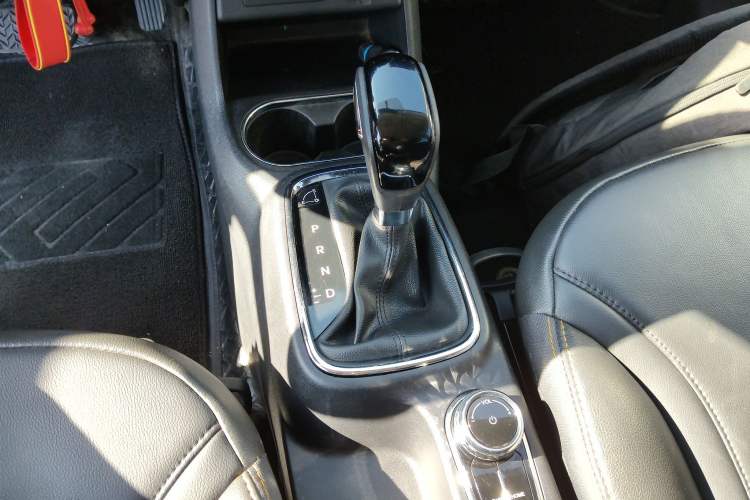 Used Dongfeng Aeolus AX4 2017 1.6L DCT Trendy Style Gear Lever