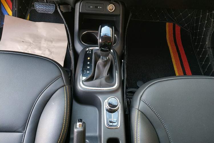 Used Dongfeng Aeolus AX4 2017 1.6L DCT Trendy Style Gear Lever
