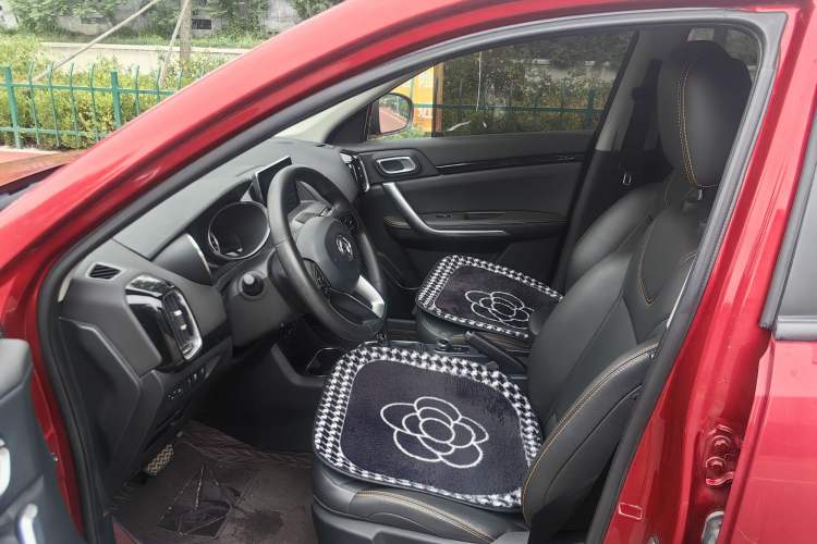 Used Dongfeng Aeolus AX4 2017 1.6L DCT Trendy Style Interior 4
