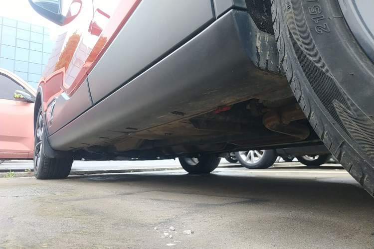Used Dongfeng Aeolus AX4 2017 1.6L DCT Trendy Style Left Side Sill