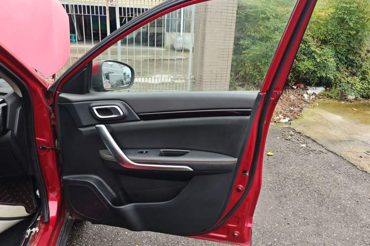 Used Dongfeng Aeolus AX4 2017 1.6L DCT Trendy Style Right Front Door Interior