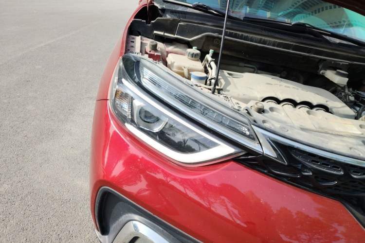 Used Dongfeng Aeolus AX4 2017 1.6L DCT Trendy Style Right Front Headlight