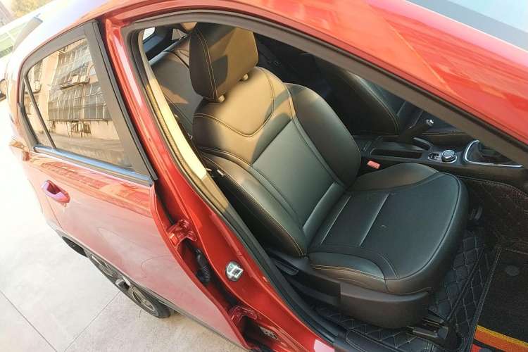 Used Dongfeng Aeolus AX4 2017 1.6L DCT Trendy Style Right Front Seat