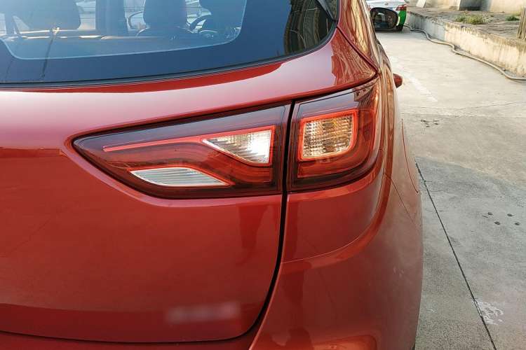 Used Dongfeng Aeolus AX4 2017 1.6L DCT Trendy Style Right Rear Taillight