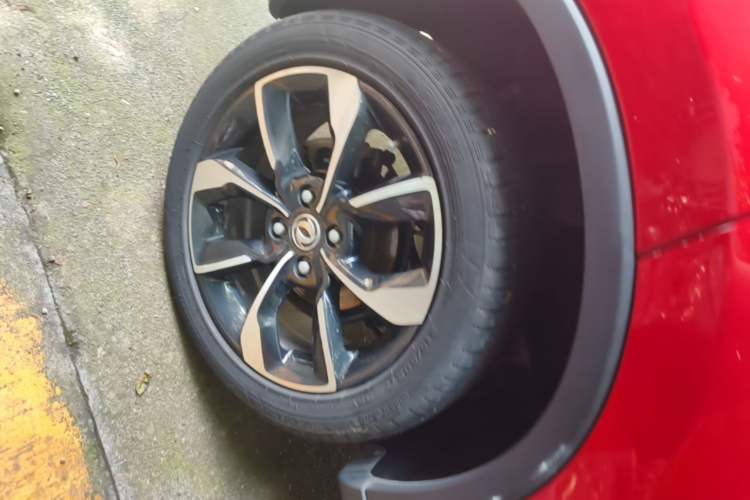 Used Dongfeng Aeolus AX4 2017 1.6L DCT Trendy Style Right Rear Wheel Hub