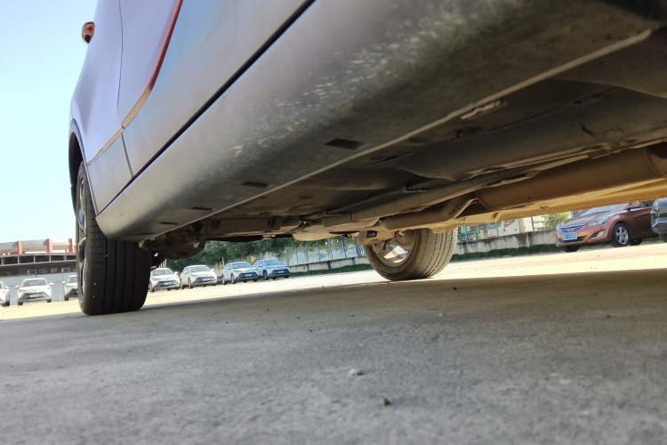Used Dongfeng Aeolus AX4 2017 1.6L DCT Trendy Style Right Side Sill