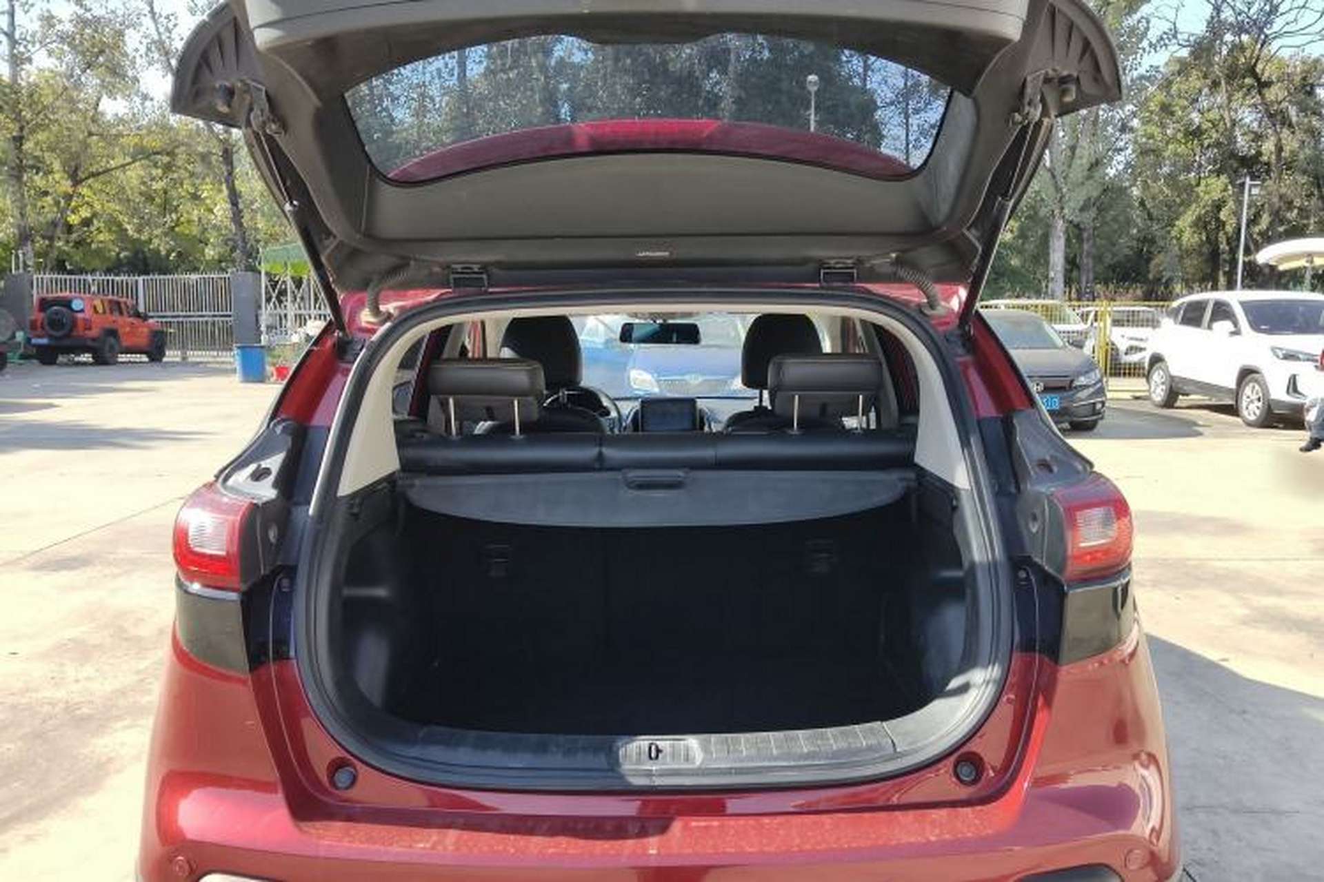 Used Dongfeng Aeolus AX4 2017 1.6L DCT Trendy Style Trunk