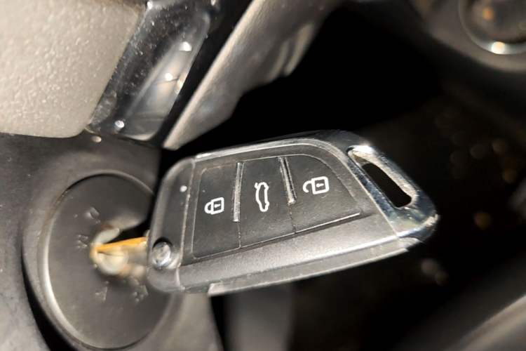 Used Dongfeng Aeolus AX4 2017 1.6L DCT Trendy Style Vehicle Key