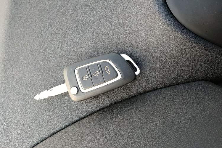 Used Dongfeng Aeolus AX4 2017 1.6L DCT Trendy Style Vehicle Key