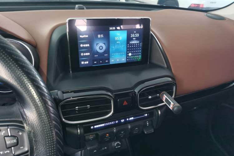 Used Dongfeng Aeolus AX4 2017 1.6L Manual ChaoShang Model Audio And AC Panel