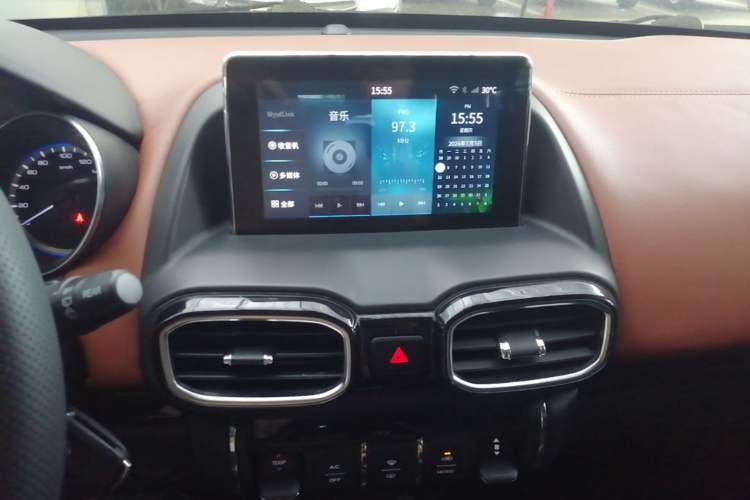 Used Dongfeng Aeolus AX4 2017 1.6L DCT Trendy Style Audio And AC Panel