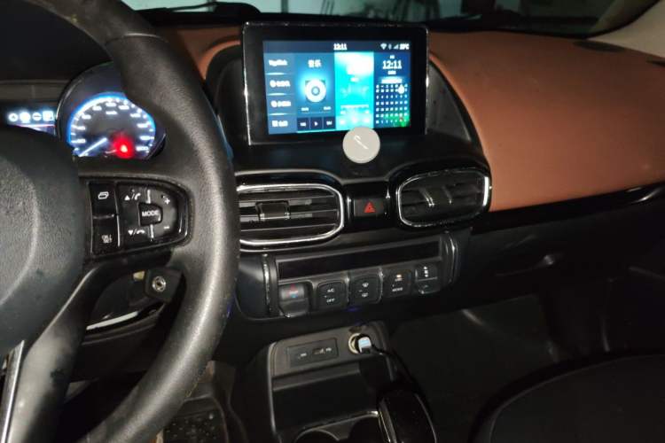 Used Dongfeng Aeolus AX4 2017 1.6L DCT Trendy Style Audio And AC Panel