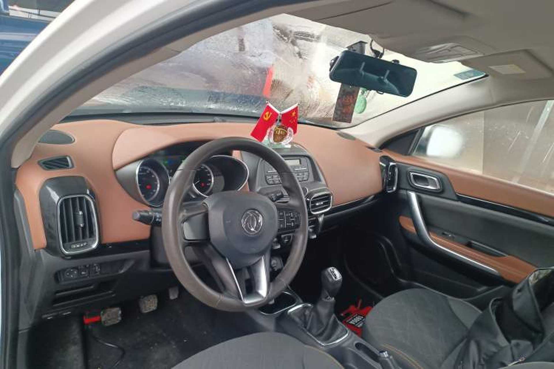 Used Dongfeng Aeolus AX4 2017 1.6L Manual Comfort Model Center Console