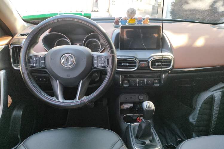 Used Dongfeng Aeolus AX4 2017 1.6L Manual ChaoShang Model Center Console