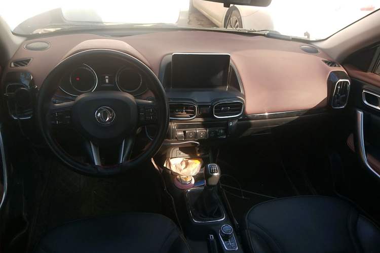 Used Dongfeng Aeolus AX4 2017 1.6L Manual ChaoShang Model Center Console