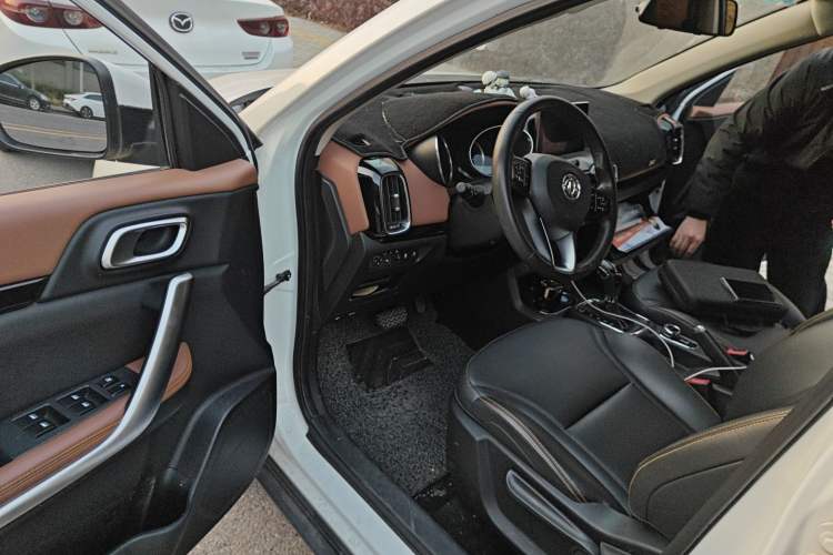 Used Dongfeng Aeolus AX4 2017 1.6L DCT Trendy Style Driver Seat