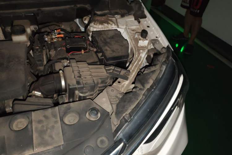 Used Dongfeng Aeolus AX4 2017 1.6L DCT Trendy Style Engine Bay Left