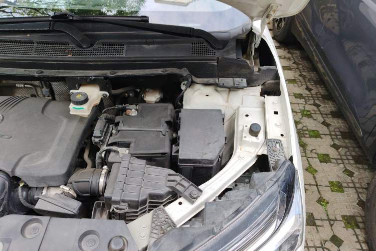 Used Dongfeng Aeolus AX4 2017 1.6L Manual ChaoShang Model Engine Bay Left